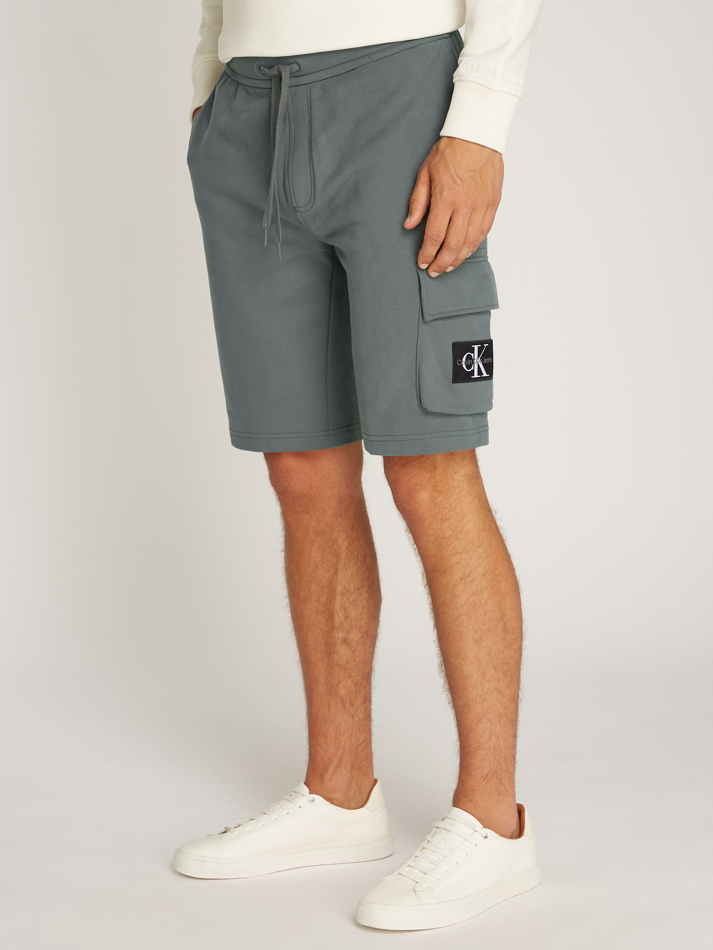 Calvin Klein Jeans Sweatshorts "MONOLOGO BADGE SHORT", mit Logostickerei