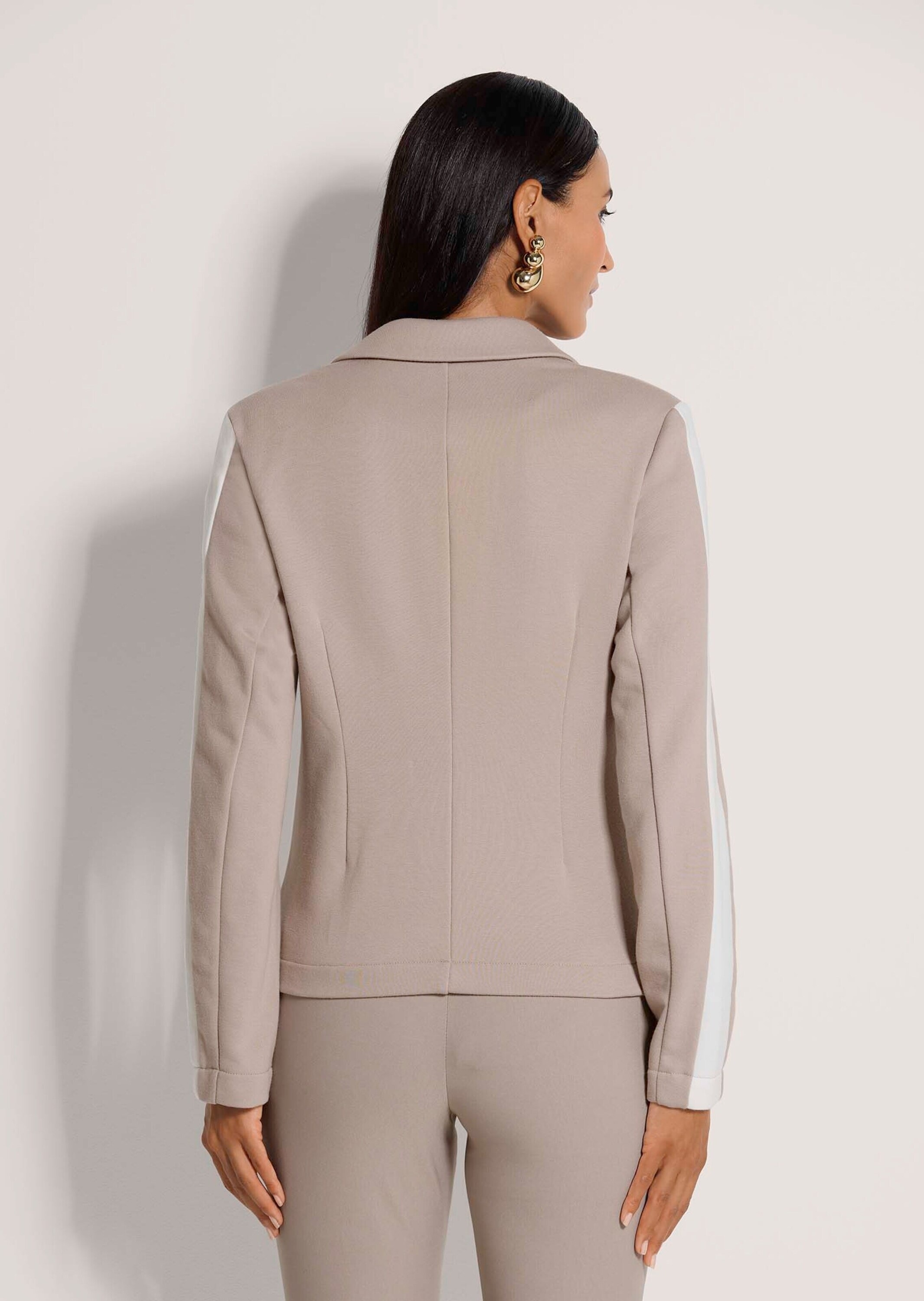 Langarmshirt MADELEINE "Blazer Elegante Businessjacke mit Kontrasten", Damen, Gr. 46, weiß (cappuccino, wollweiß), Obermaterial: 85% Baumwolle CO. 15% Polyester PES., Modern, Shirts Langarmshirt, Asymmetrische Blocktreifen 3