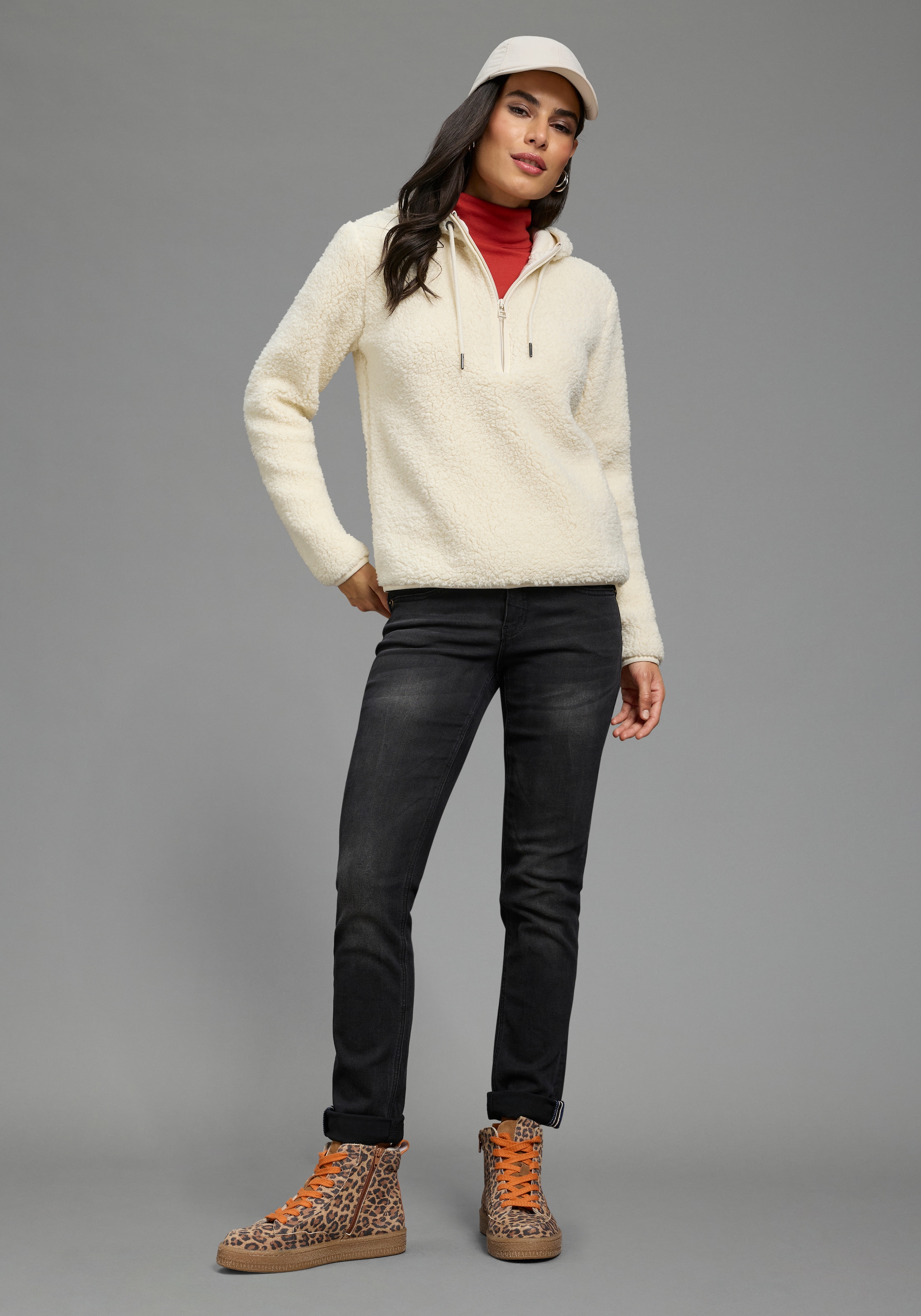 Laura Scott Fleecepullover, 1 aus kuscheligem Teddyfleece mit Kapuze und Reißverschluss
