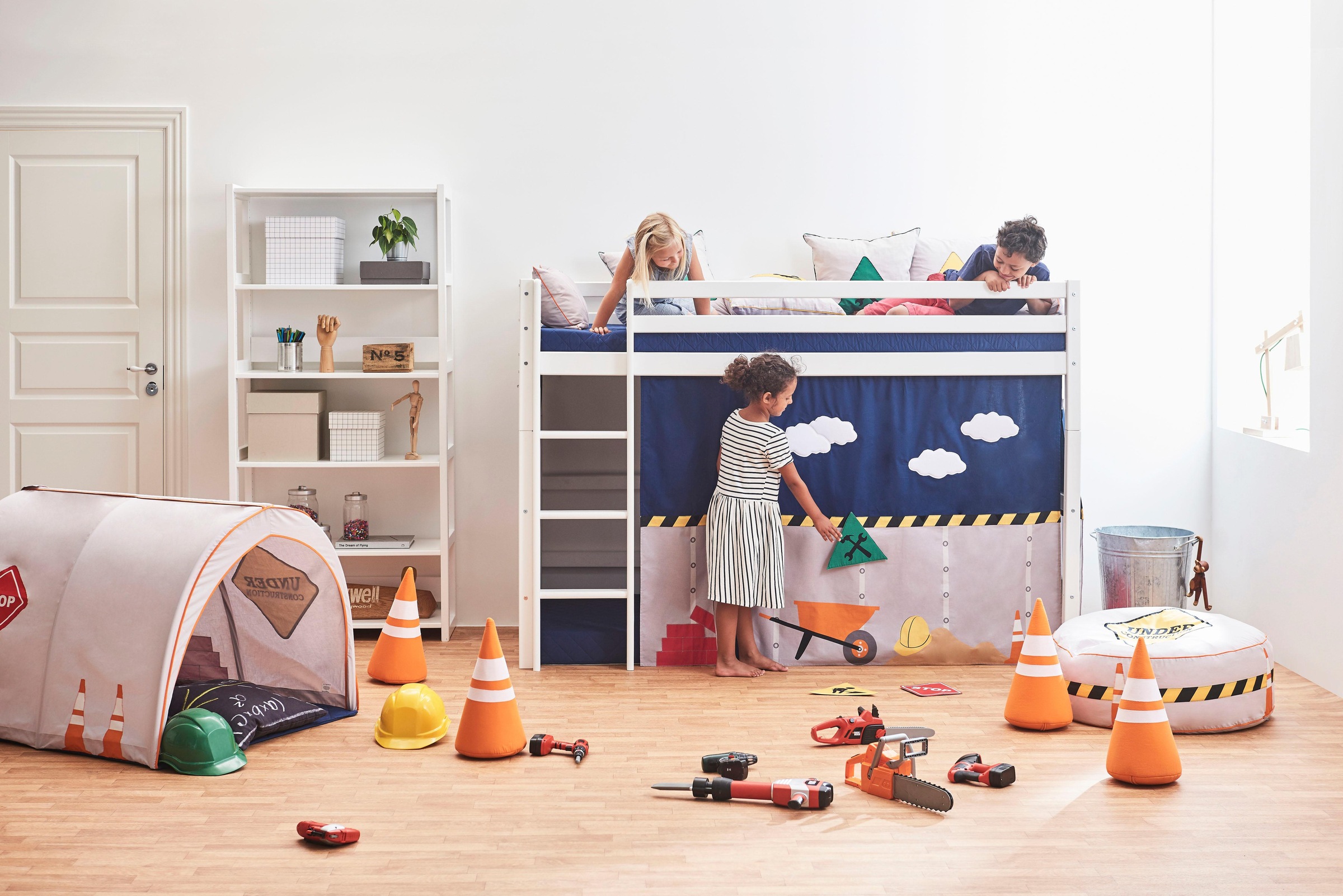 Hoppekids Hochbett »Construction«, mit Vorhang