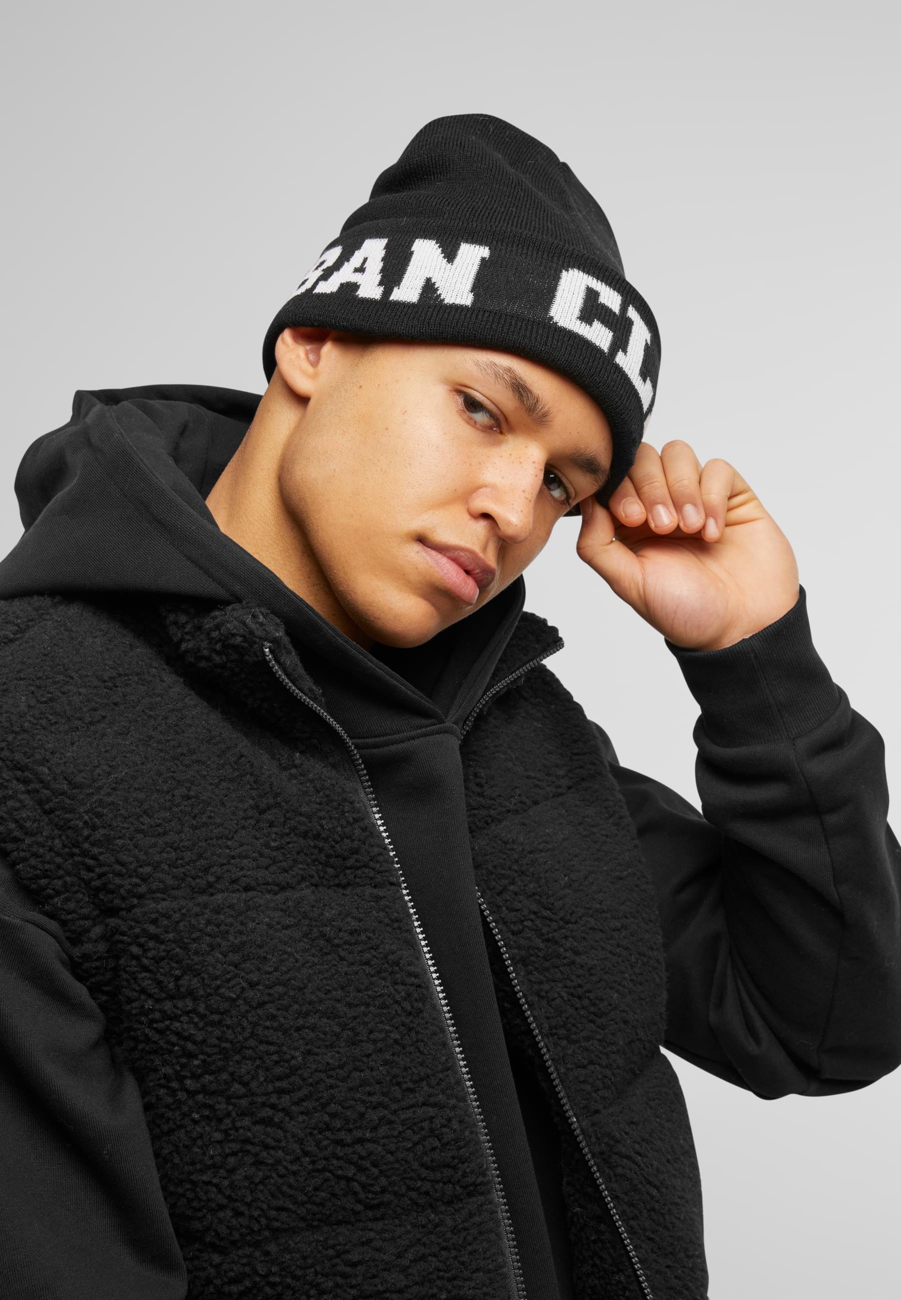 URBAN CLASSICS Beanie »Urban Classics Unisex Logo Jaquard Beanie«, (1 St.)