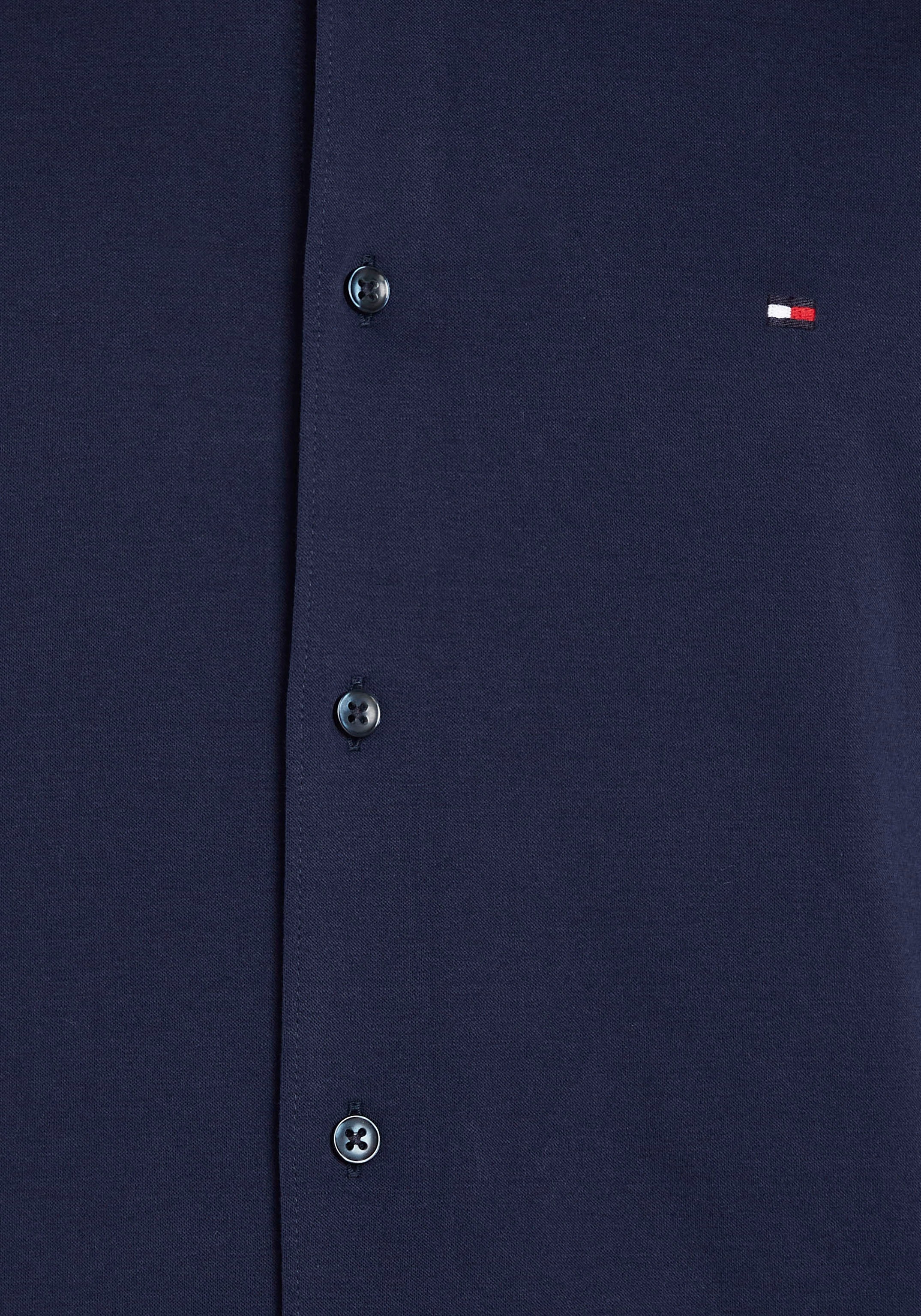 Tommy Hilfiger TAILORED Langarmhemd »CL JERSEY SOLID SF SHIRT«, (1 tlg.), mit einem farblich abgesetzten Knopf