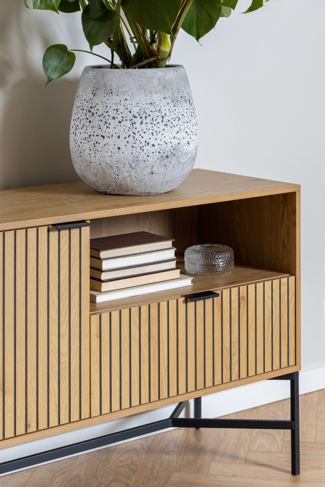 ACTONA GROUP Sideboard »Jaipur Anrichte, Kommode,«, Eiche-Optik, 2 Türen, 2 Einlegeböden, Lamellenfront