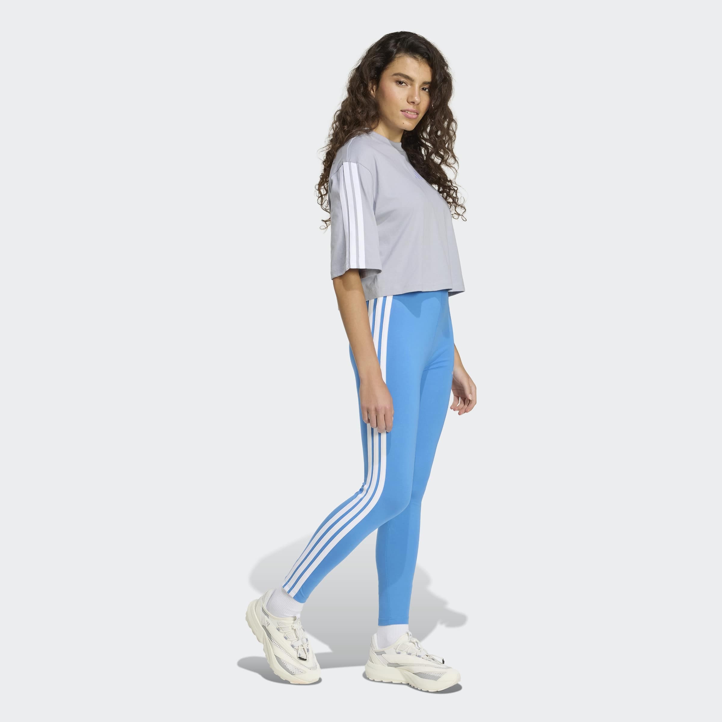 adidas Sportswear T-Shirt »ESSENTIALS 3-STREIFEN COTTON LOOSE« mit Rundhalsausschnitt, bauchfreie Schnittform, ohne Verschluss