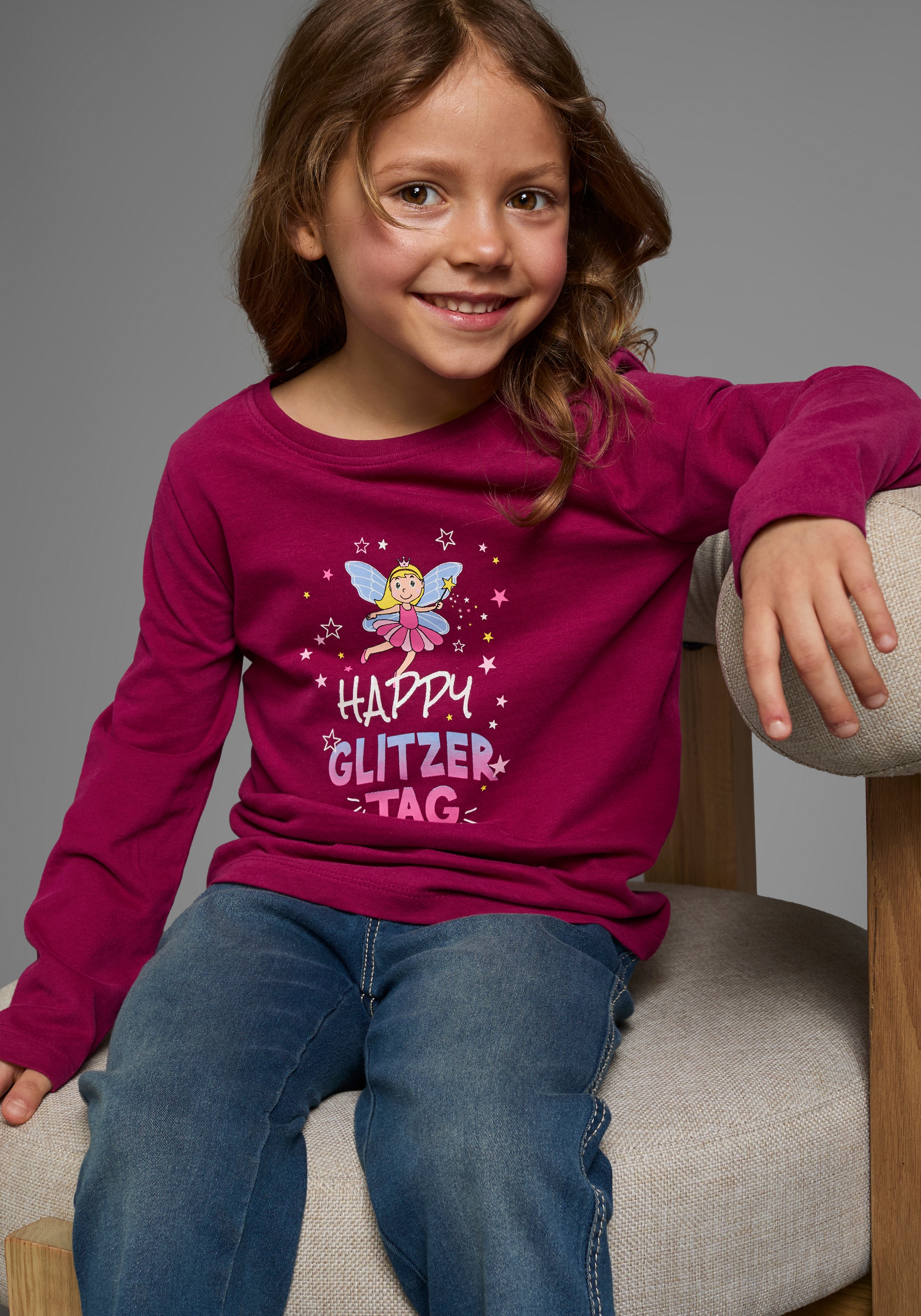 KIDSWORLD Langarmshirt »Mit Spruch: Happy Glitzer Tag«, Langarm, hüftlange Passform, Rundhalsausschnitt