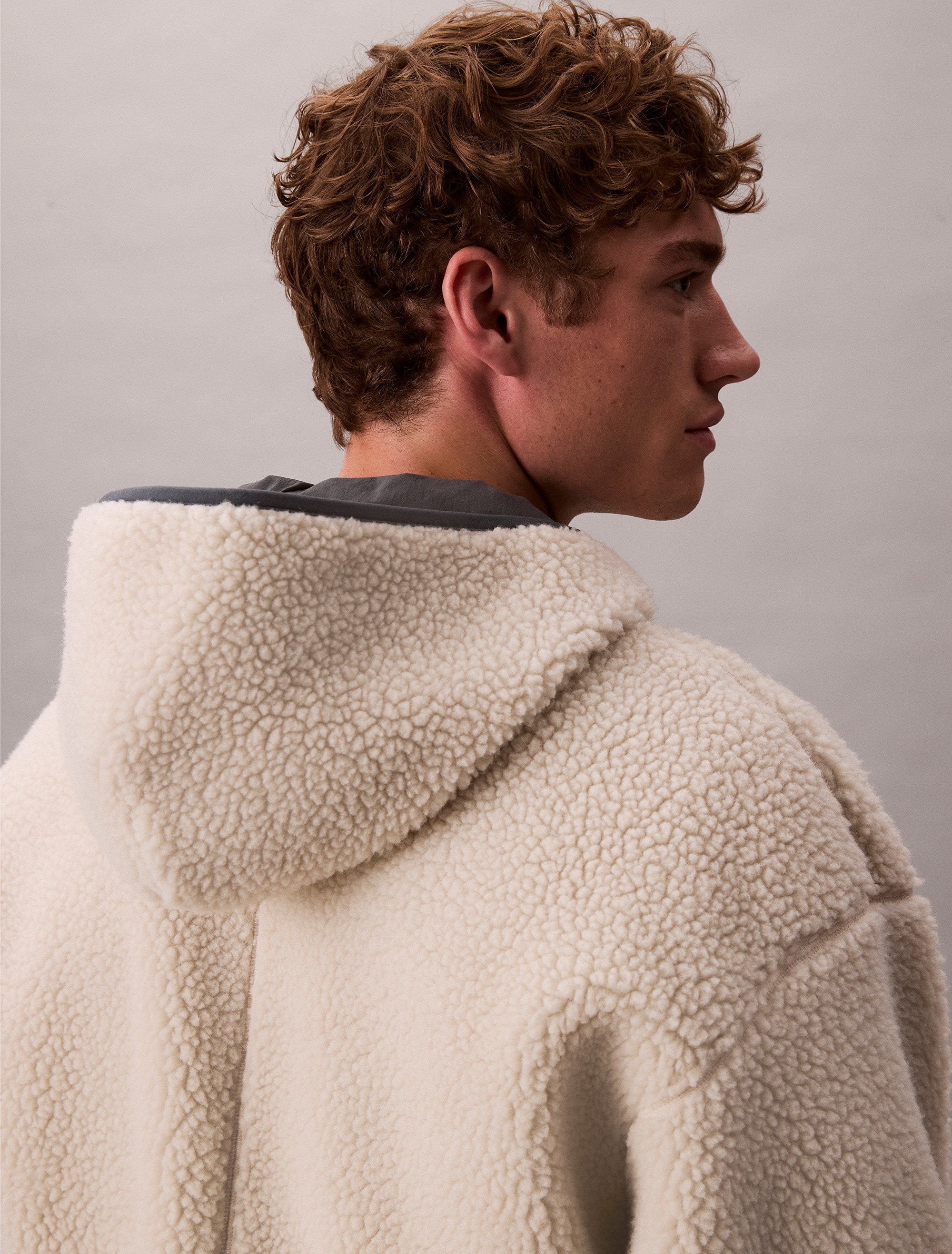 Calvin Klein Jeans Plüschjacke »SHERPA FUNNEL NECK FULL ZIP HOOD« mit Kapuze Mit Rundhalsausschnitt, regular fit